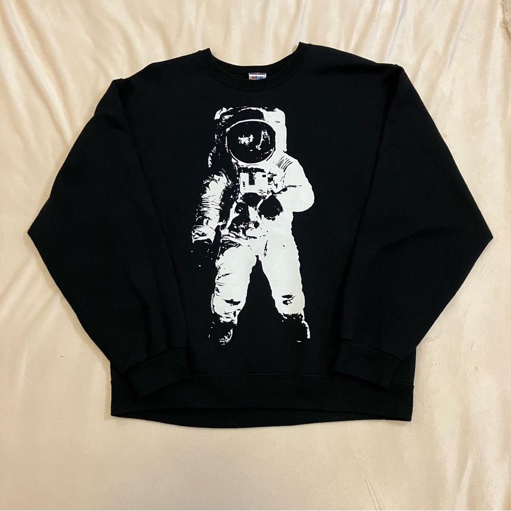 **SOLD** Black Astronaut Print Sweatshirt Men’s Size Large